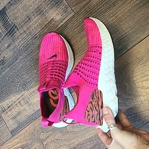 Nike React Phantom Run Flyknit 2, Pink, size 5.5